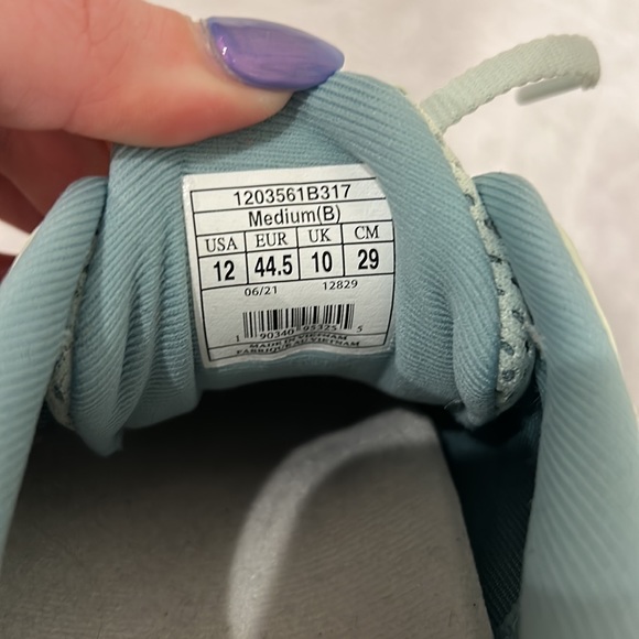 NWOT Brooks Sneakers - Picture 5 of 7